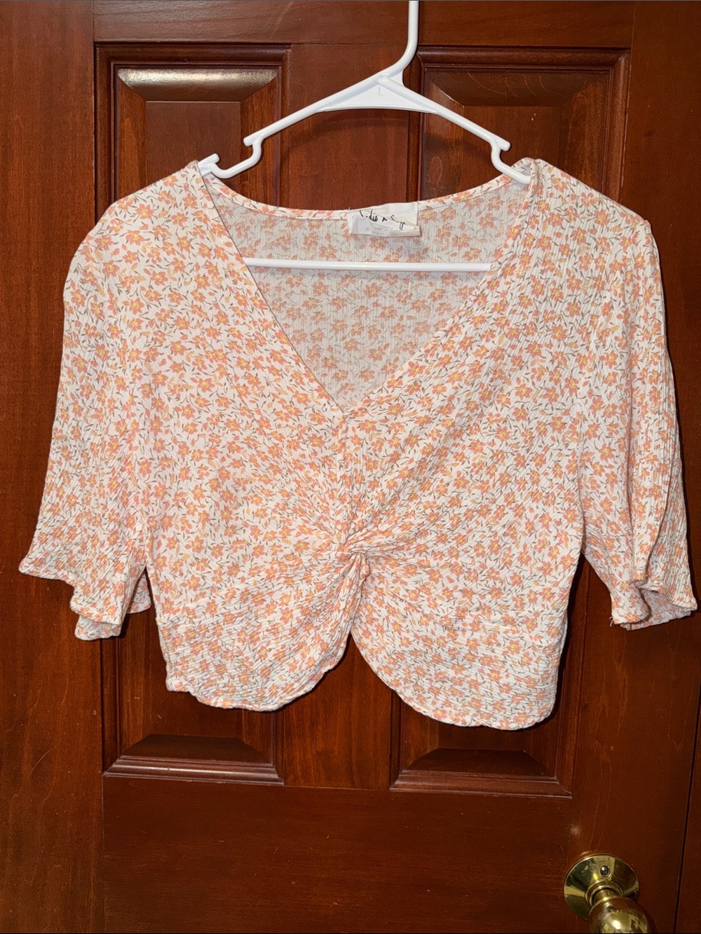Sadie & Sage Lightweight Peach Floral Twist-Front Women's Top
